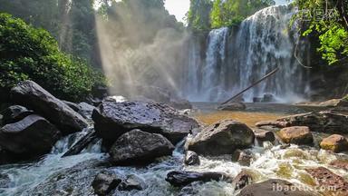 瀑布热带的柬埔寨kulen